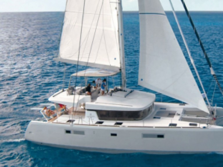 Catamaran for rent Marina d'Arechi at the best price