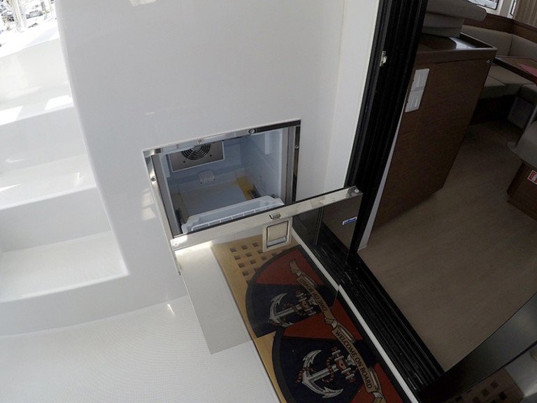 Catamaran for rent Šibenik at the best price