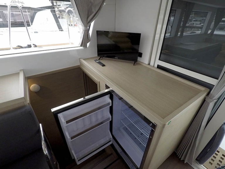 Catamaran rental in Šibenik - Lagoon Lagoon 40