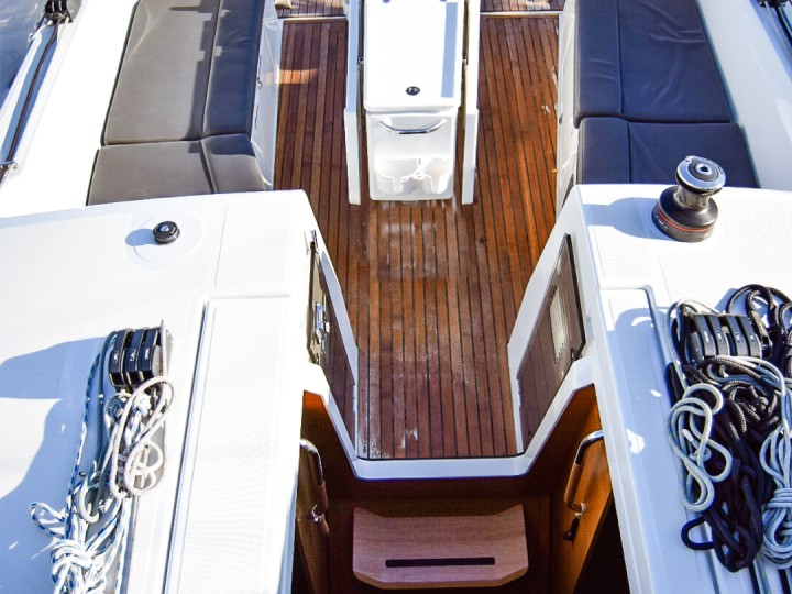 Bareboat Rental Sailboat Jeanneau with a boat licence