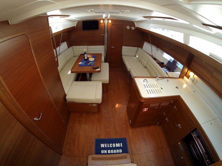 Sailboat for rent Šibenik at the best price