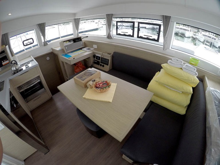 Lagoon Lagoon 40 in Šibenik on SamBoat