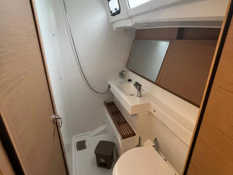 Bareboat Rental Sailboat Jeanneau with a boat licence