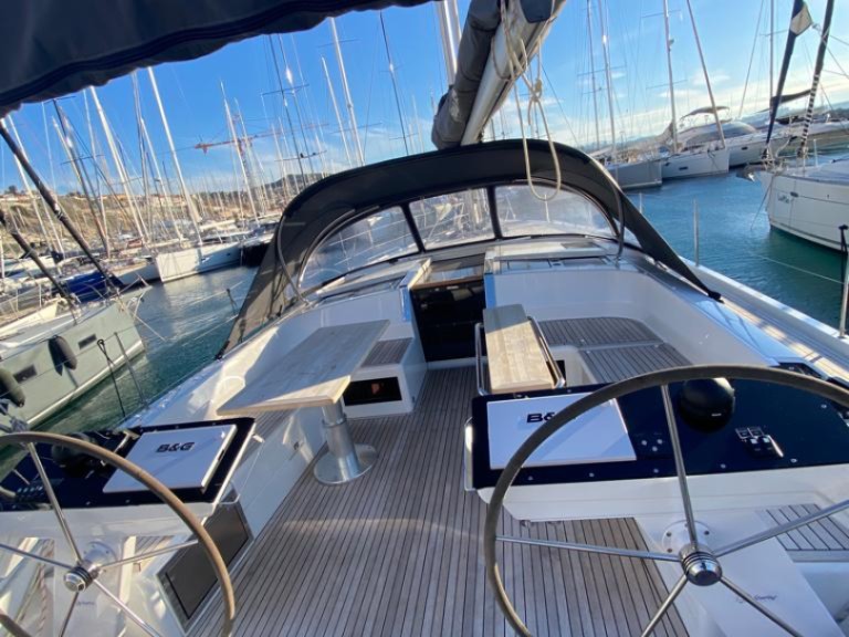 Sailboat for rent Marseille at the best price