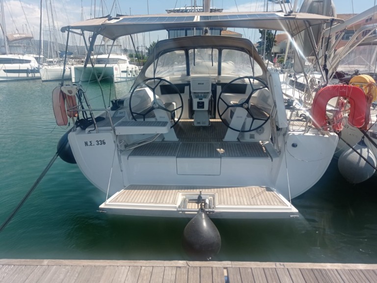Sailboat for rent Lefkáda at the best price