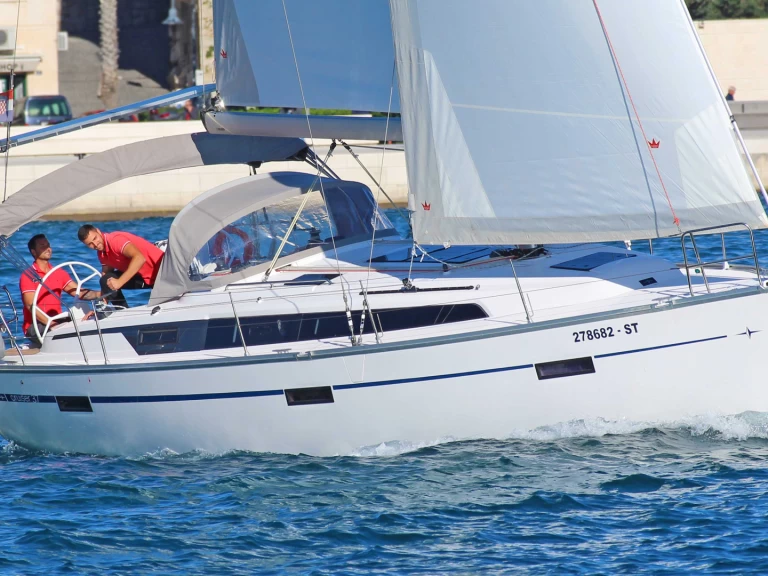 Boat rental Bavaria Cruiser 37 in Split on Samboat