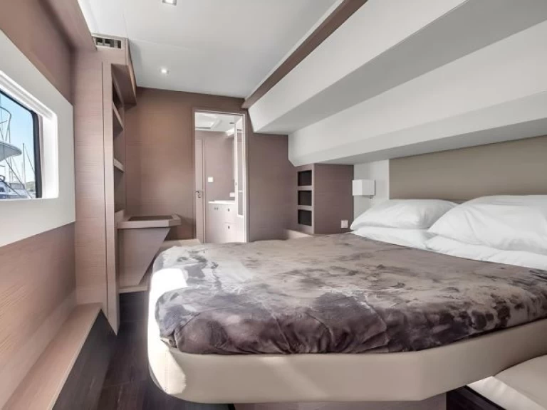 Yacht charter Marsh Harbour cheap Fountaine Pajot MY5