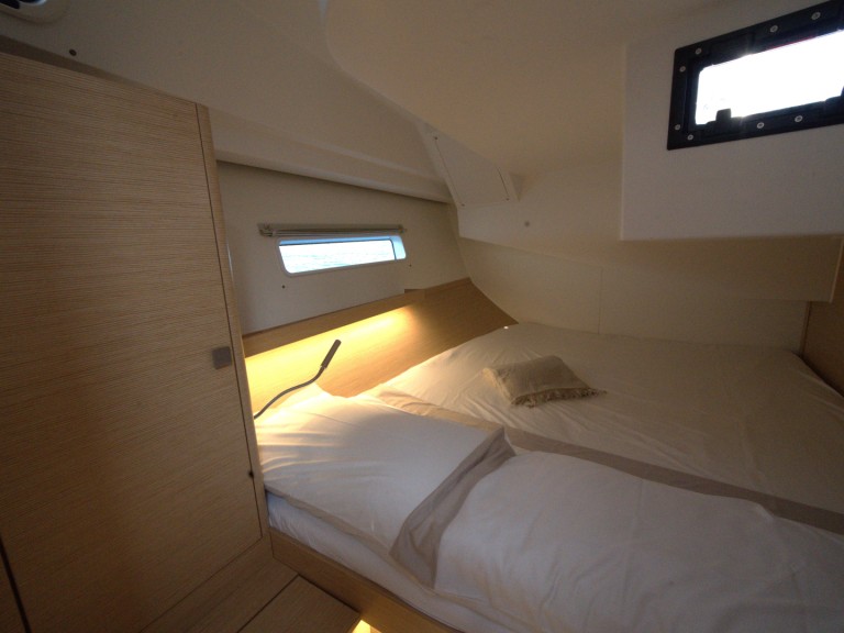 Yacht charter Castiglioncello cheap Hanse 410