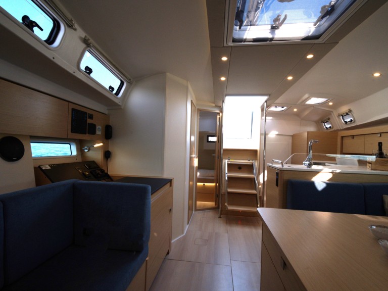 Sailboat rental in Castiglioncello - Hanse Hanse 410