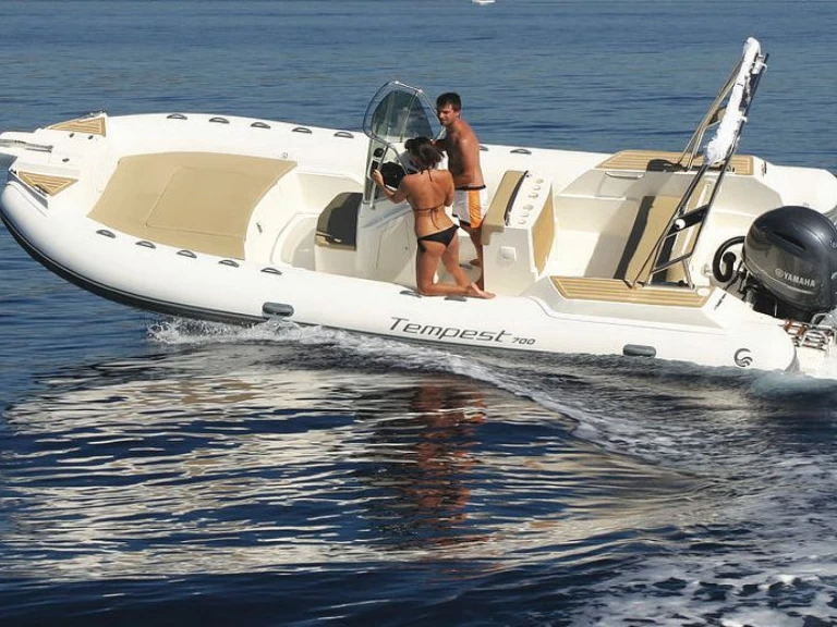 Yacht charter Marseille cheap Tempest 700