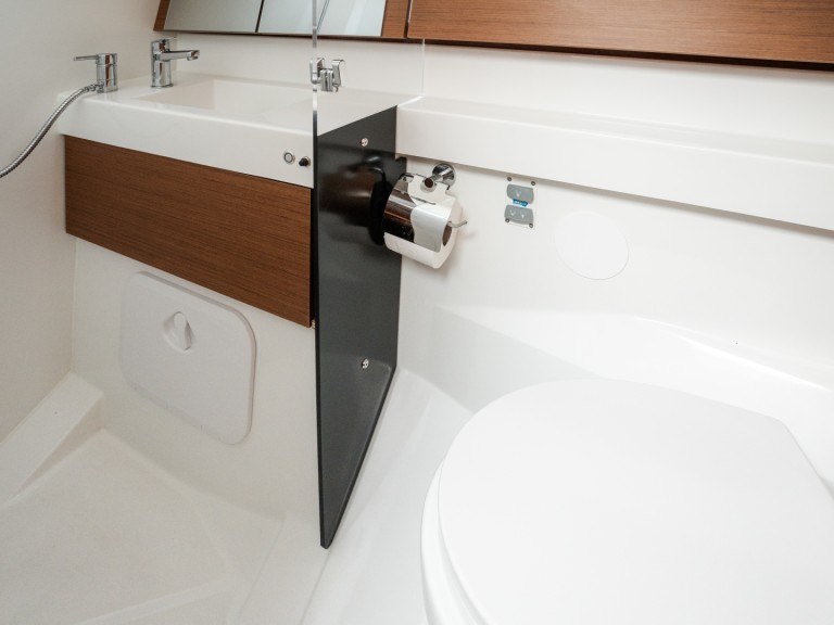 Jeanneau Sun Odyssey 410 in Castiglioncello on SamBoat