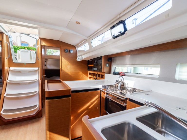 Boat rental Jeanneau Sun Odyssey 440 in Furnari on Samboat