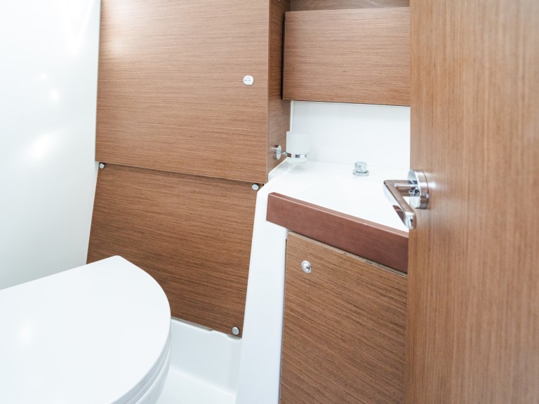 Rent a Bénéteau Oceanis 38.1 Castiglioncello