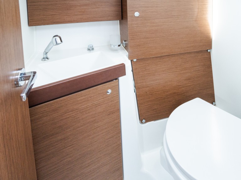 Bareboat Rental Sailboat Bénéteau with a boat licence