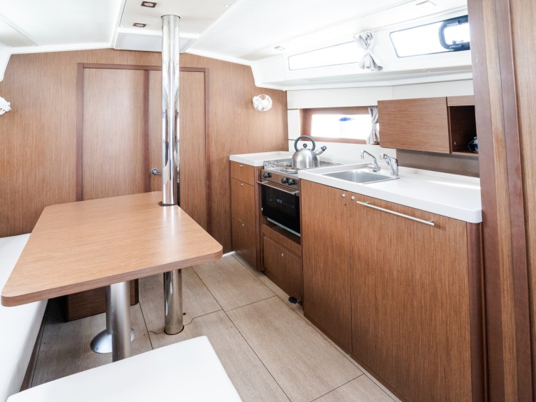 Rent a Bénéteau Oceanis 38.1 Castiglioncello