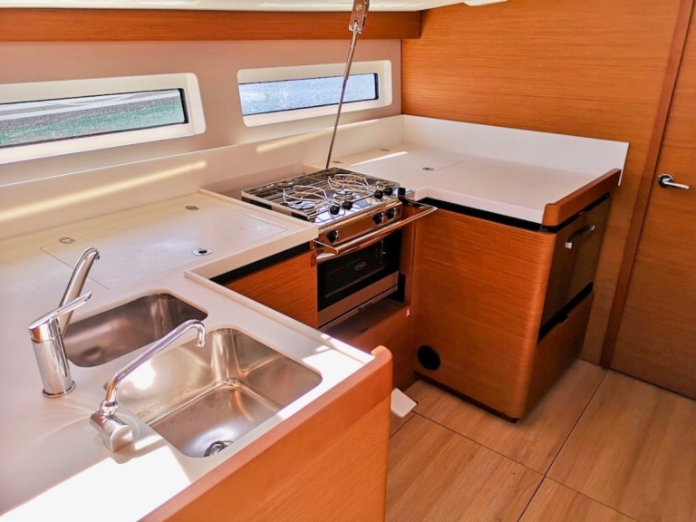 Jeanneau Sun Odyssey 490 in Šibenik on SamBoat