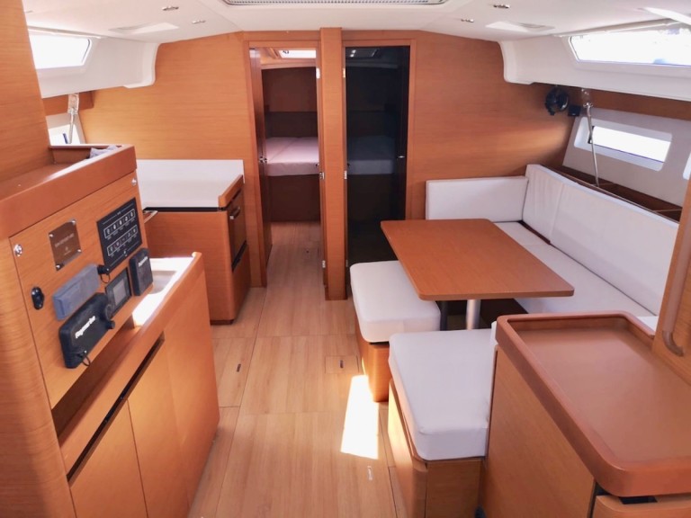 Rent a Jeanneau Sun Odyssey 490 Šibenik