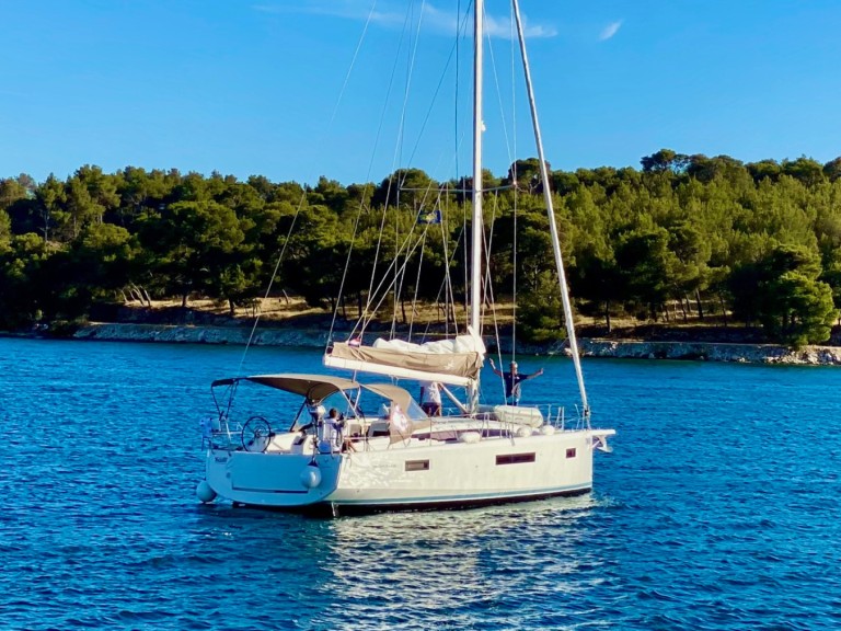 Sailboat for rent Šibenik at the best price