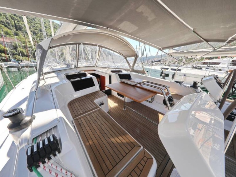 Yacht charter Šibenik cheap Hanse 458