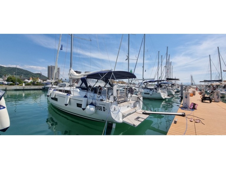 Yacht charter Cugnana Verde cheap Oceanis 40.1