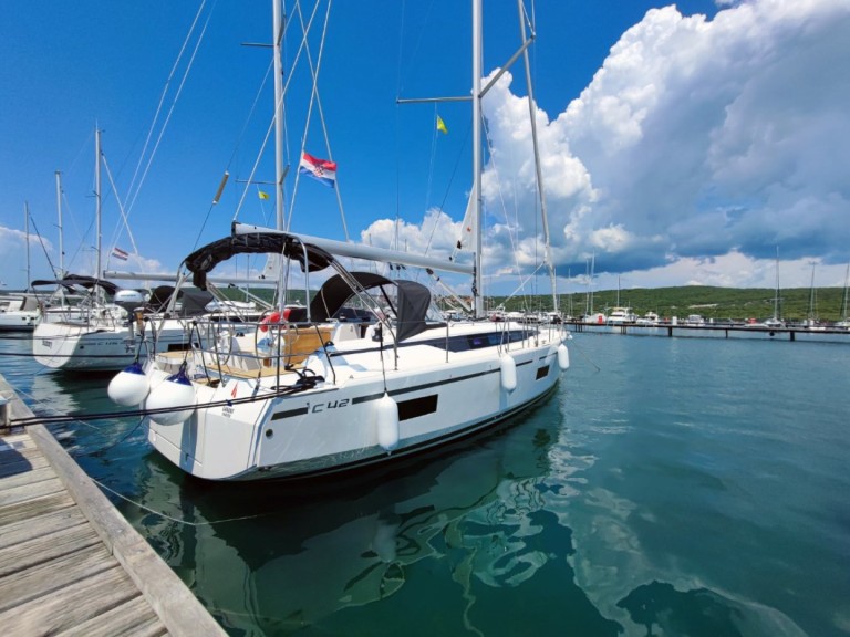 Sailboat rental in Marina Punat - Bavaria Bavaria C42