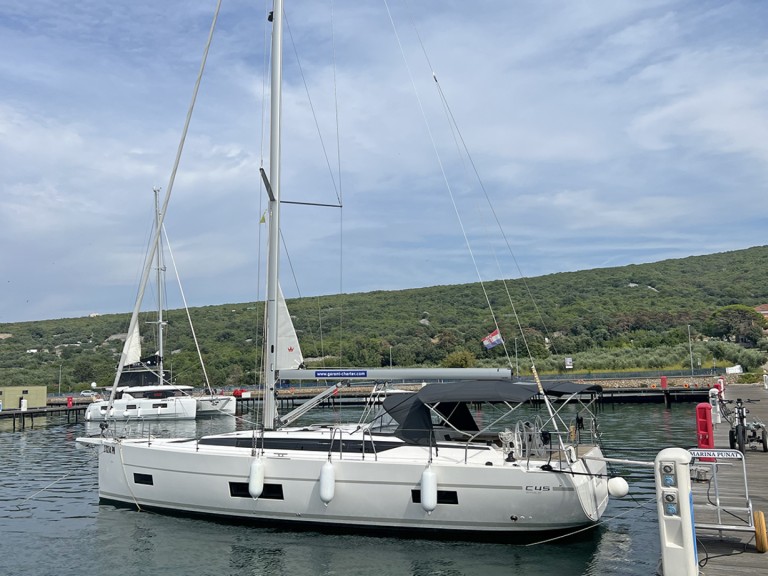 Boat rental Bavaria Bavaria C45 in Punat on Samboat