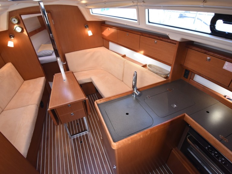 Sailboat rental in Punat - Bavaria Cruiser 34