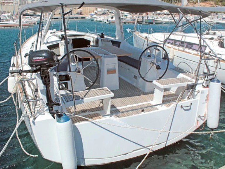 Rent a Bénéteau Oceanis 38.1 Barcelona