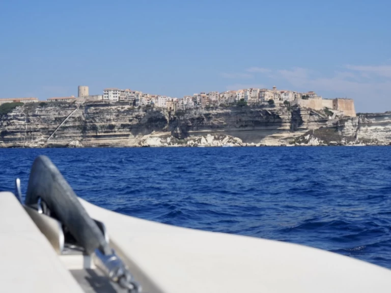 Rent a Bwa 33 GTO SPORT La Maddalena