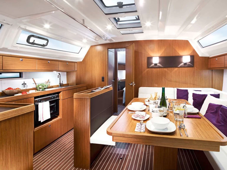 Sailboat for rent Alimos at the best price