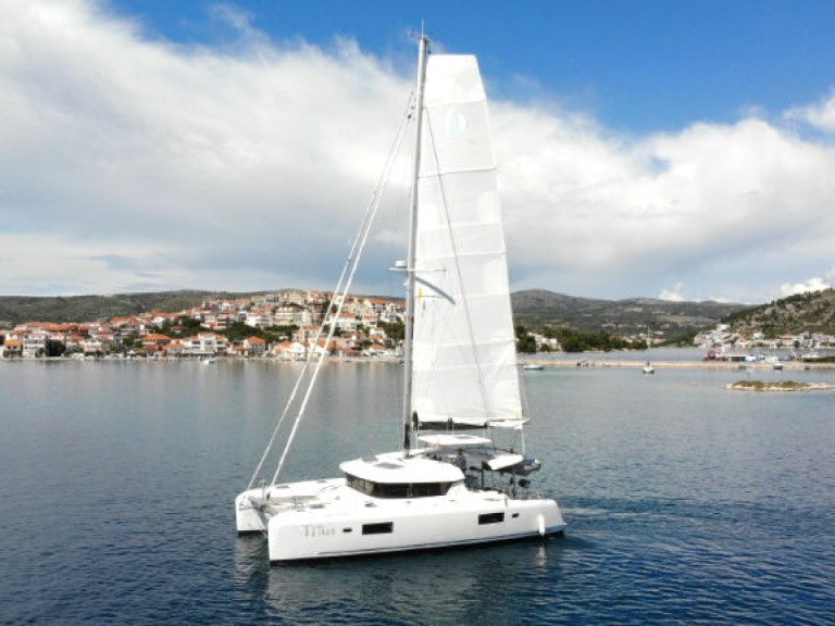 Bareboat Rental Catamaran Lagoon with a boat licence