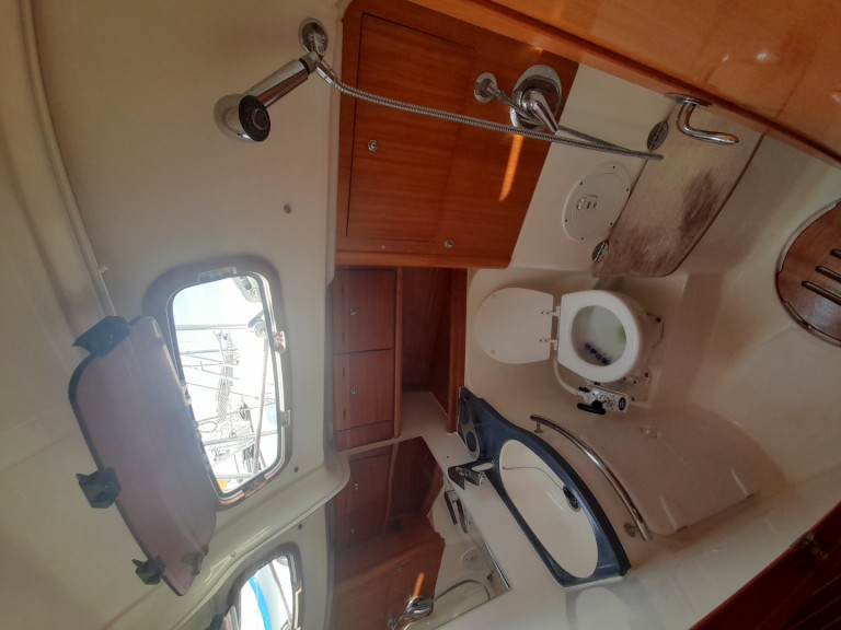 Sailboat for rent Lefkáda at the best price