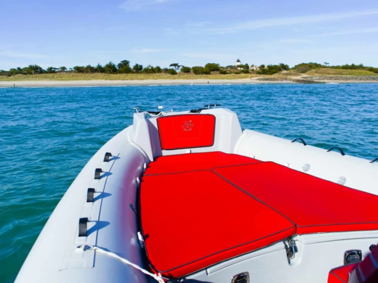 Motorboat rental with or without captain Prua al vento L'Herbaudière