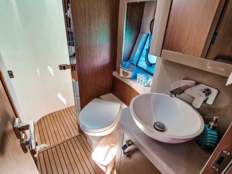 Rent a Bénéteau Monte Carlo 52 Seget Donji