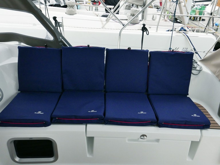 Sailboat for rent San Vincenzo at the best price