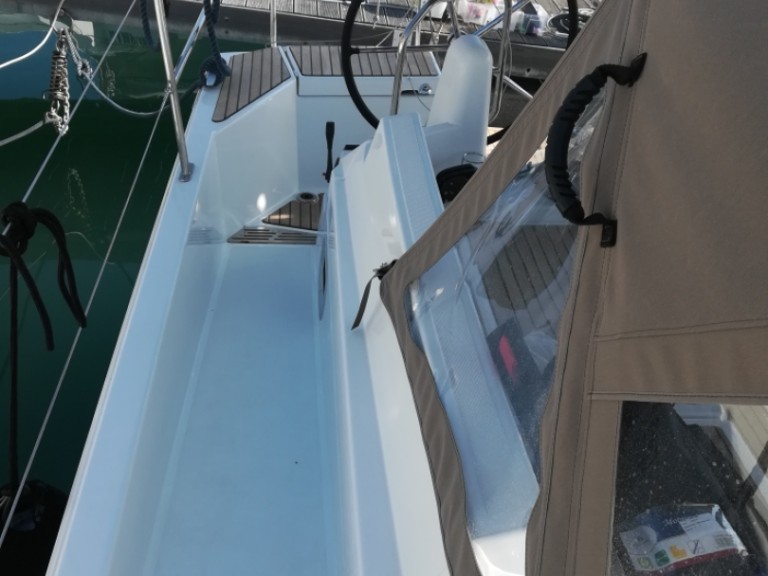 Bareboat Rental Sailboat Jeanneau with a boat licence