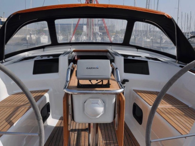 Yacht charter Pula cheap Hanse 385