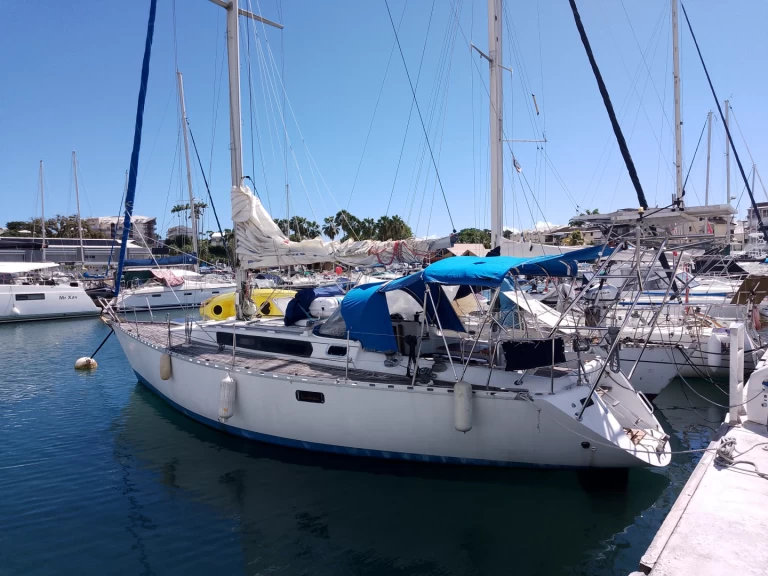 Rent a Bénéteau First 38 S Bas du Fort