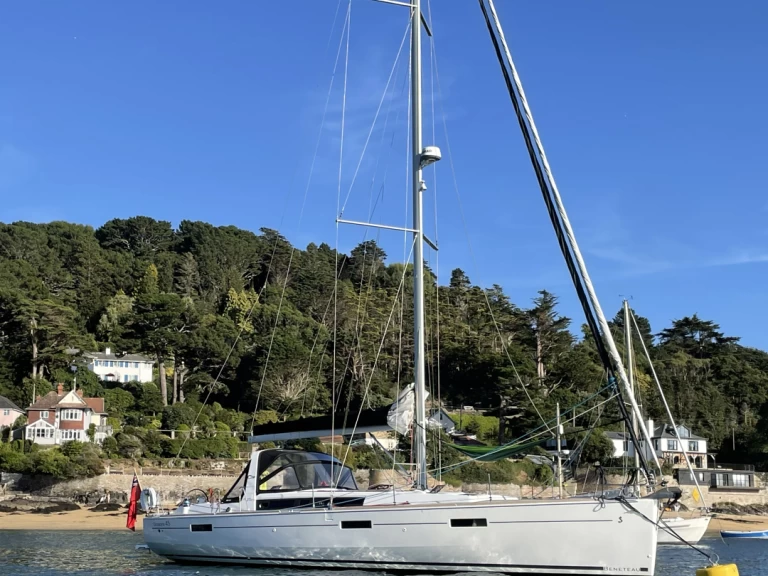 Rent a Bénéteau Oceanis 45 Weymouth