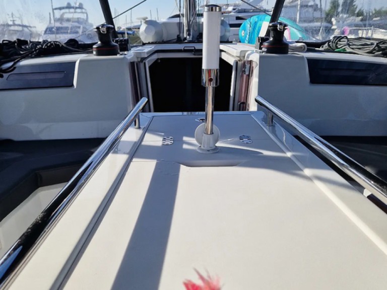 Rent a Bénéteau Oceanis 40.1 Alimos