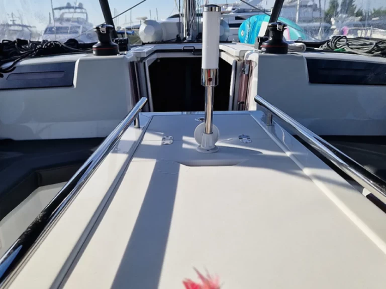 Rent a Bénéteau Oceanis 40.1 Alimos
