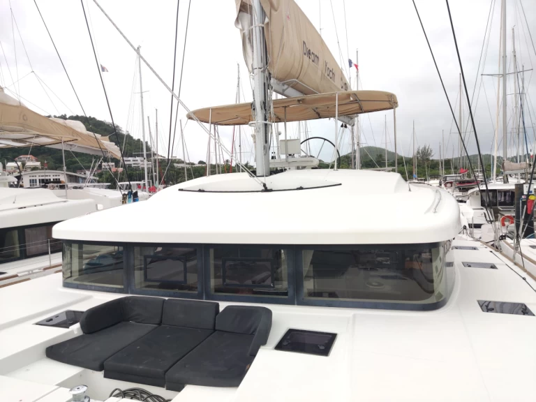 Yacht charter Le Marin cheap Lagoon 52 F