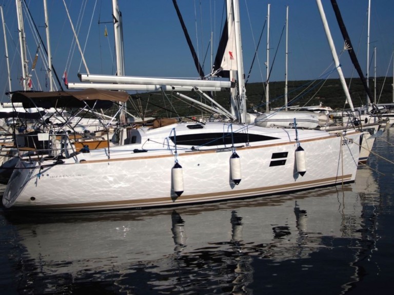 Boat rental Elan Elan Impression 35 in Punat on Samboat