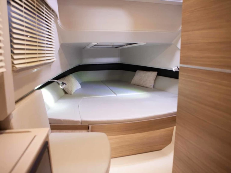 Boat rental Saxdor Saxdor 320 GTO in Hydra on Samboat