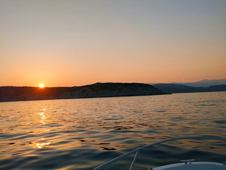 Yacht charter Porto-Vecchio cheap Cap Camarat 5.5 CC Serie 2