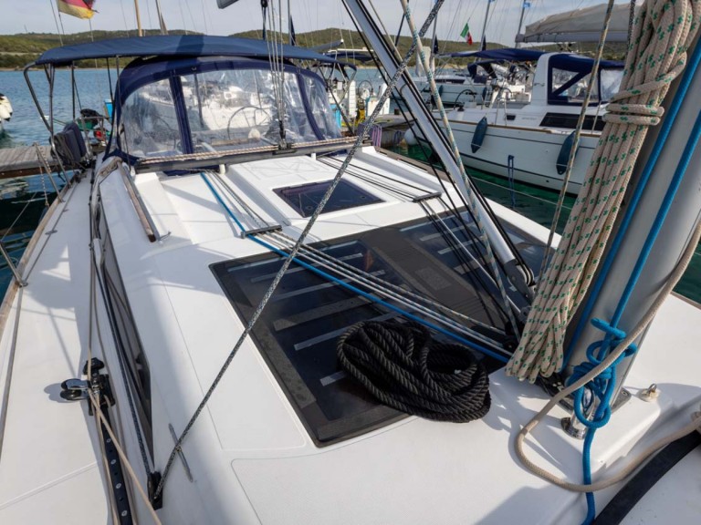 Sailboat for rent Golfo Aranci at the best price