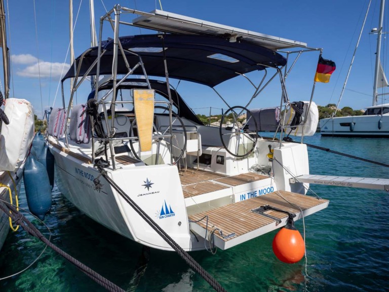 Jeanneau Sun Odyssey 349 in Golfo Aranci on SamBoat