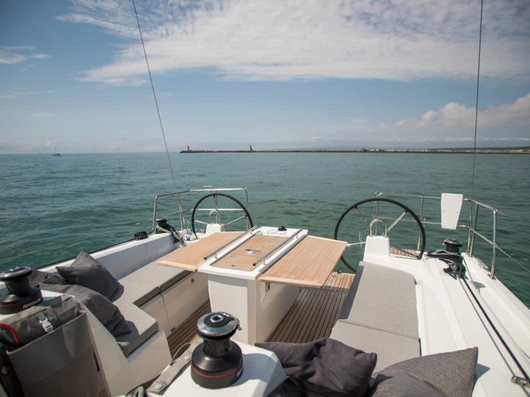 Bénéteau Oceanis 40.1 in Primošten on SamBoat