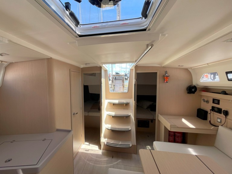 Bareboat Rental Sailboat Bénéteau with a boat licence