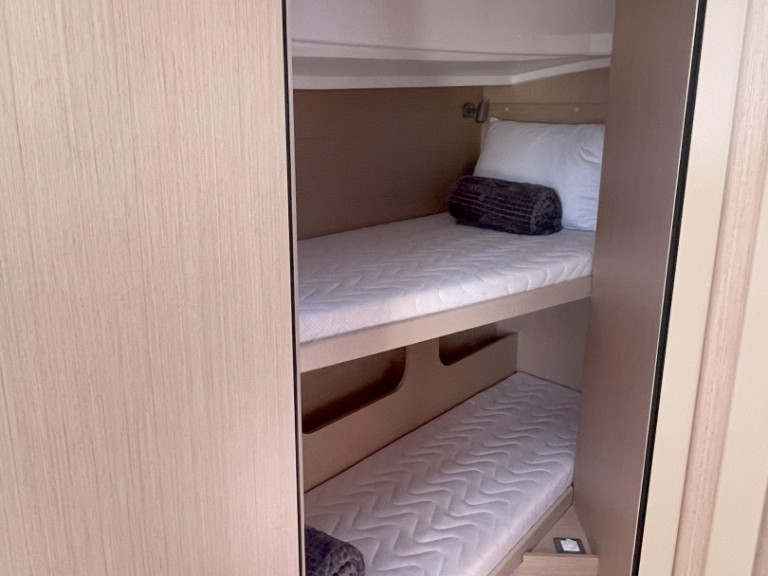 Sailboat for rent Alimos at the best price